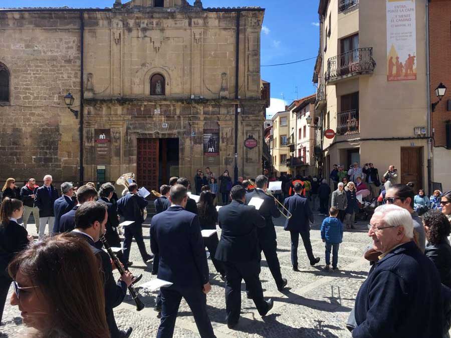 Los administradores de fincas renovaron la ofrenda a su patrón, Santo Domingo de la Calzada